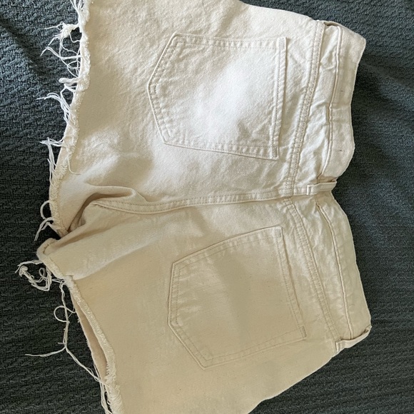 Off white Banana Republic shorts - Picture 3 of 3